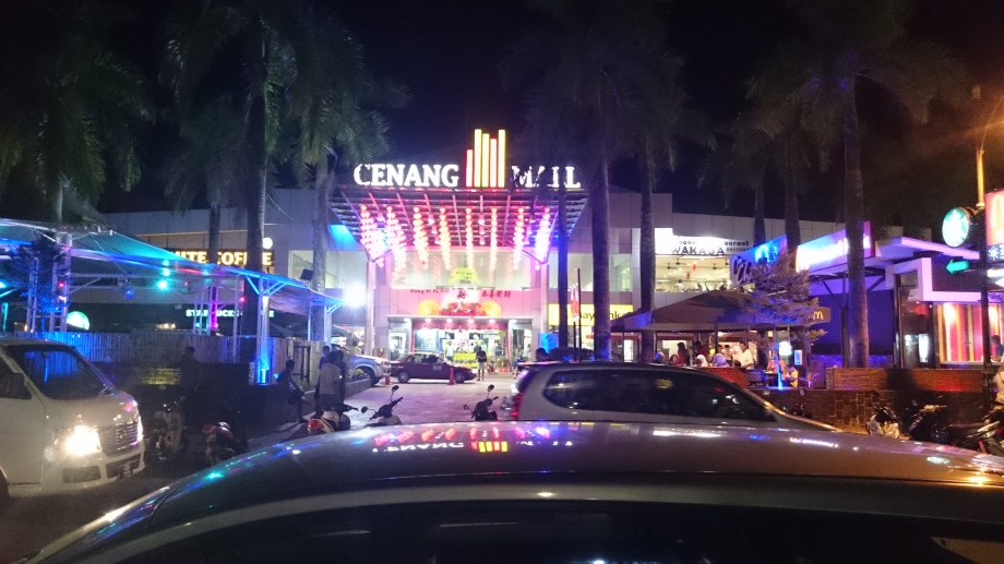 Cenang Mall with some of the familiar F&B outlets of Starbucks, Oldtown and even Chatime. 
